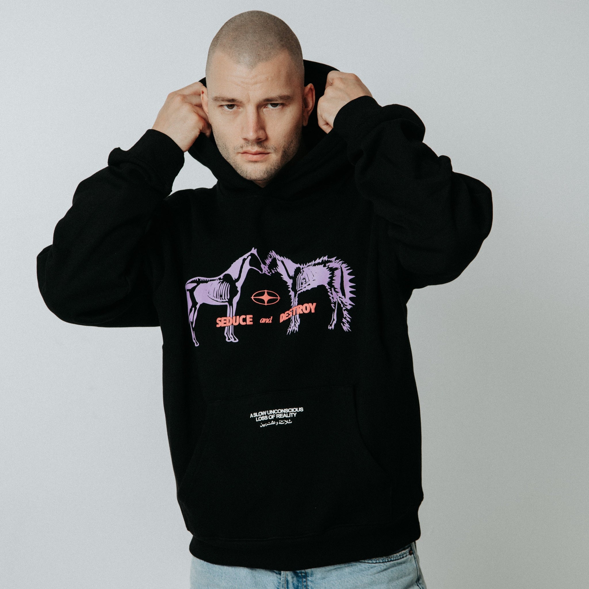 Streetwear oversized hoodie with buff print  السعوديةهودي اوفرسايز اسود ماركة ثلاثة وعشرين ٢٣ studio 23