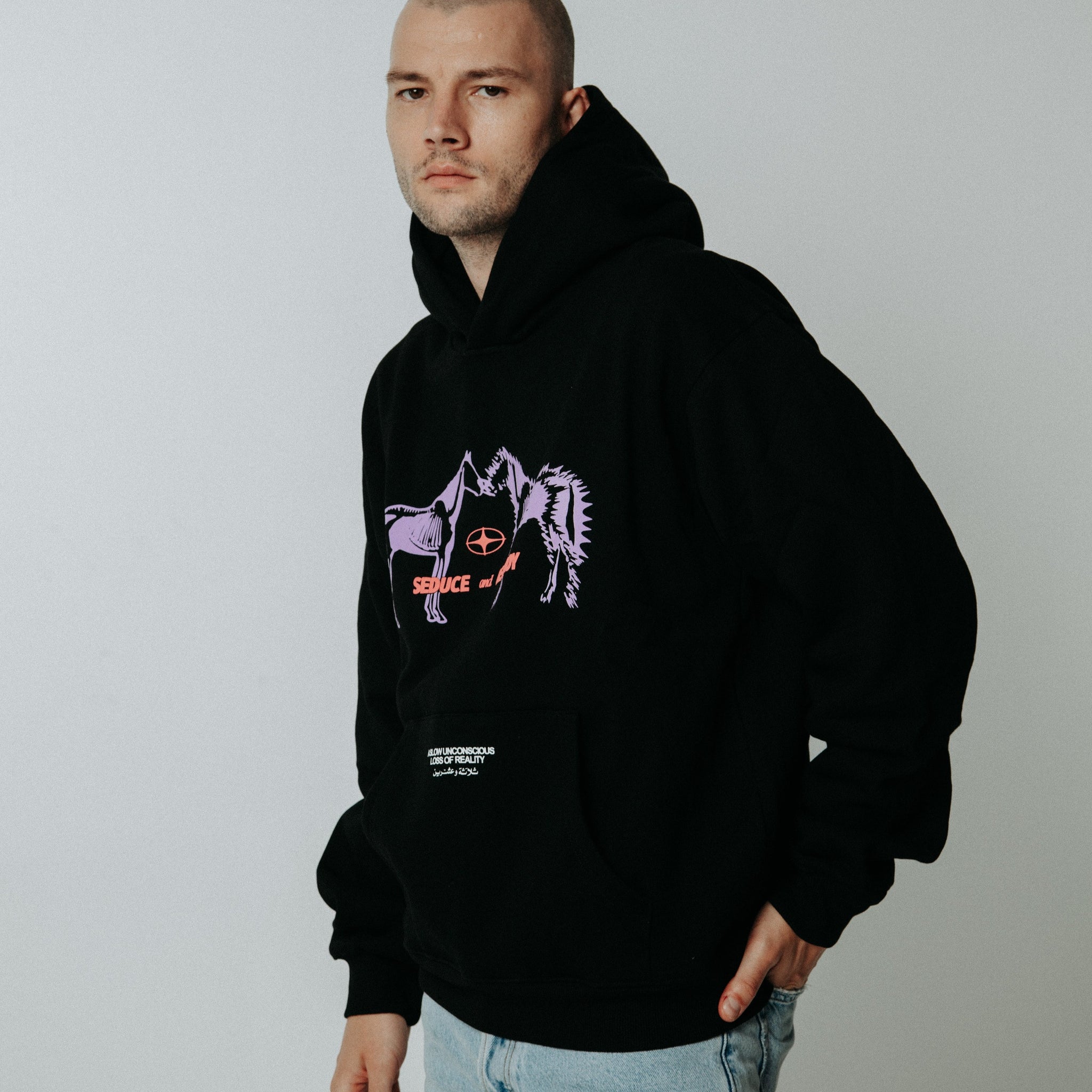 Streetwear oversized hoodie with buff print  السعوديةهودي اوفرسايز اسود ماركة ثلاثة وعشرين ٢٣ studio 23