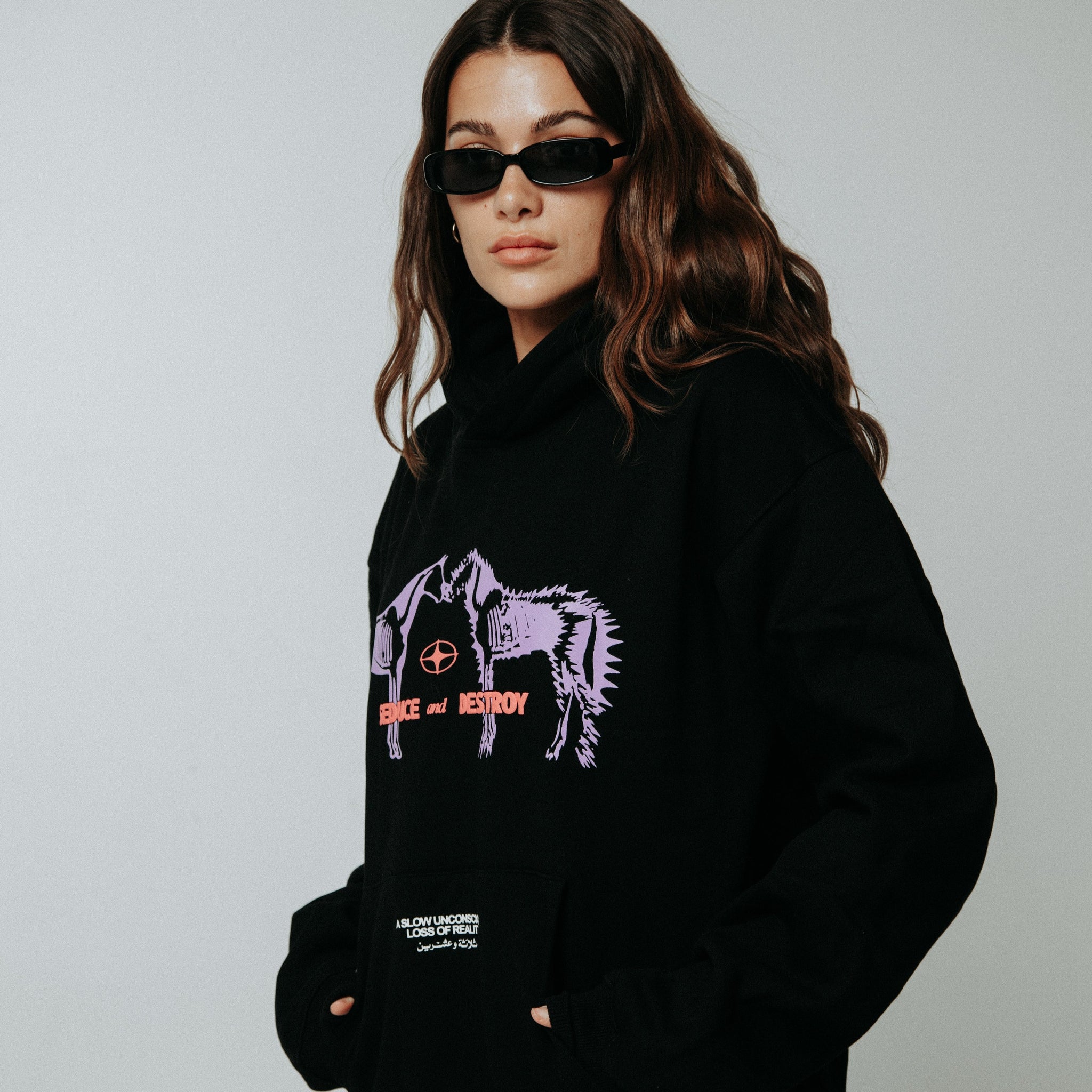 Streetwear oversized hoodie with buff print  السعوديةهودي اوفرسايز اسود ماركة ثلاثة وعشرين ٢٣ studio 23