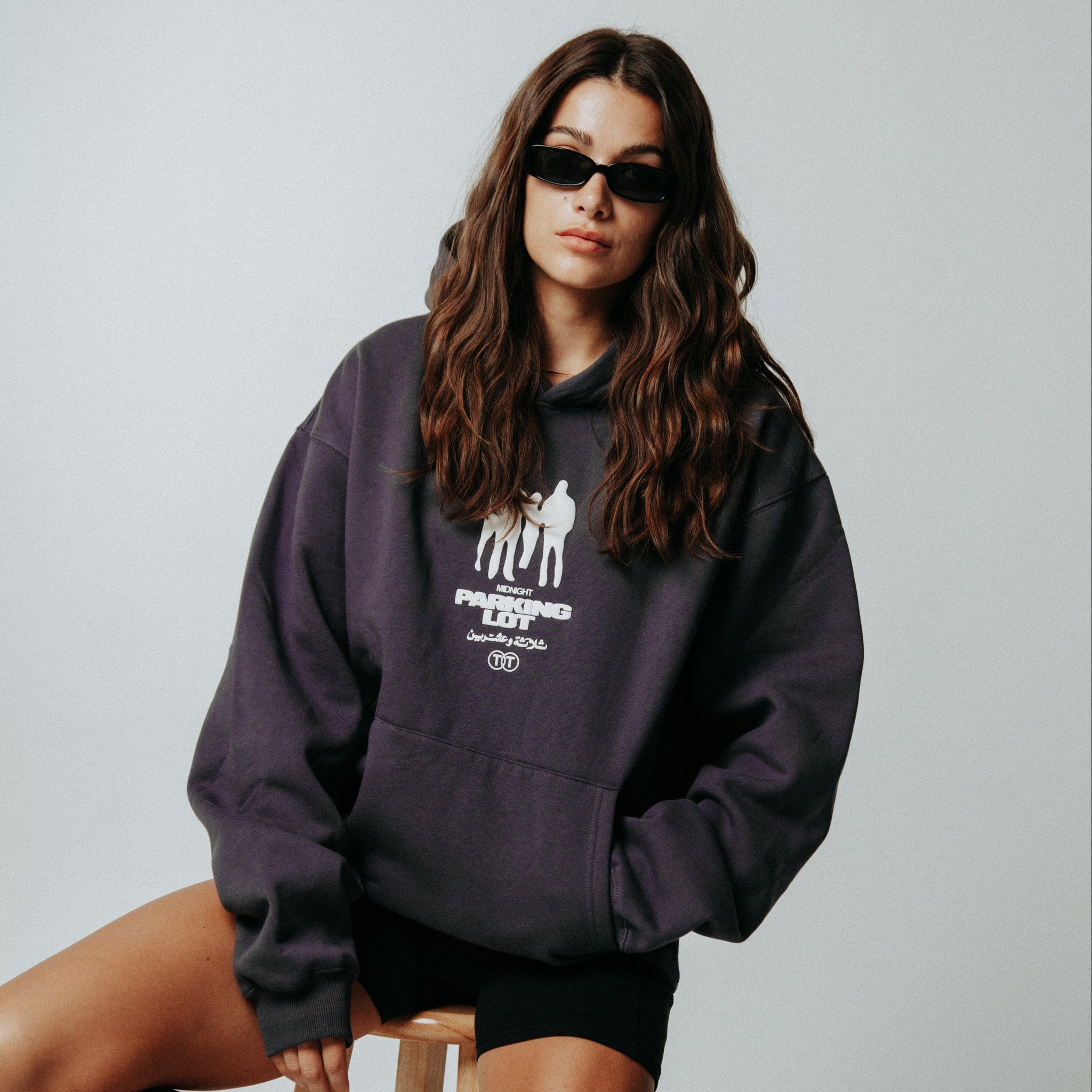 Streetwear oversized hoodie with buff print  السعوديةهودي اوفرسايز رمادي غامق ماركة ثلاثة وعشرين ٢٣ studio 23