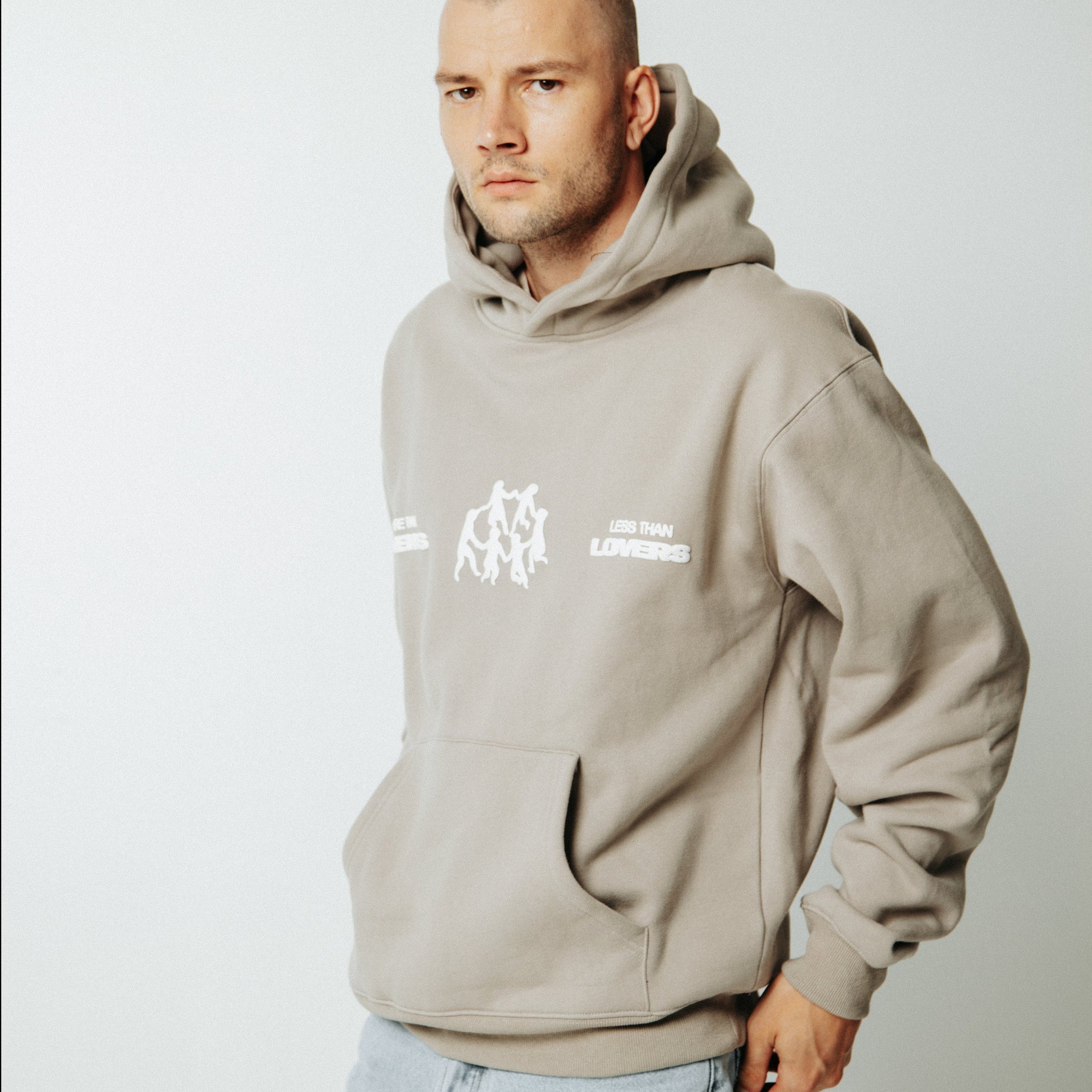 Streetwear oversized hoodie with buff print  السعوديةهودي اوفرسايز بيج ماركة ثلاثة وعشرين ٢٣ studio 23