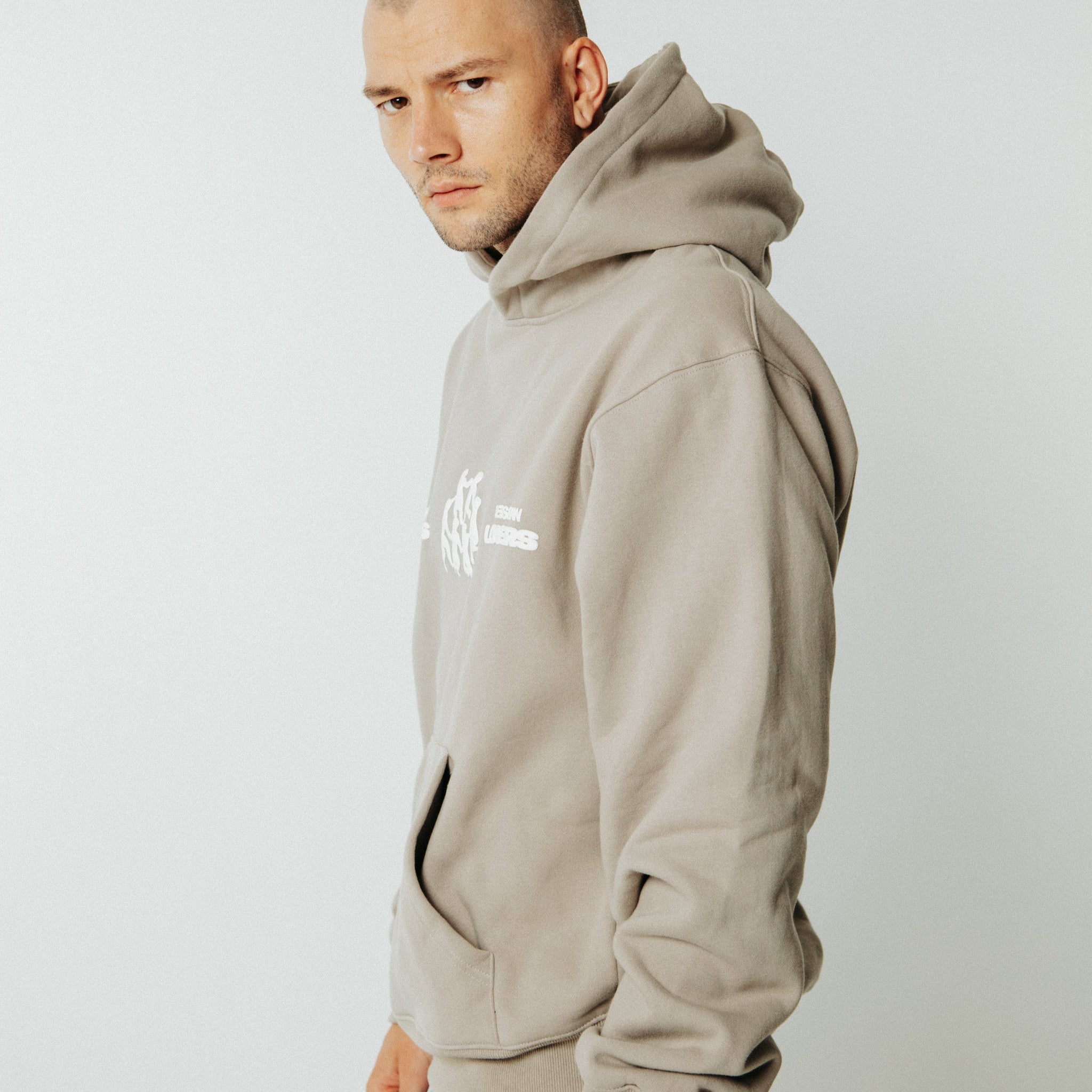 Streetwear oversized hoodie with buff print  السعوديةهودي اوفرسايز بيج ماركة ثلاثة وعشرين ٢٣ studio 23