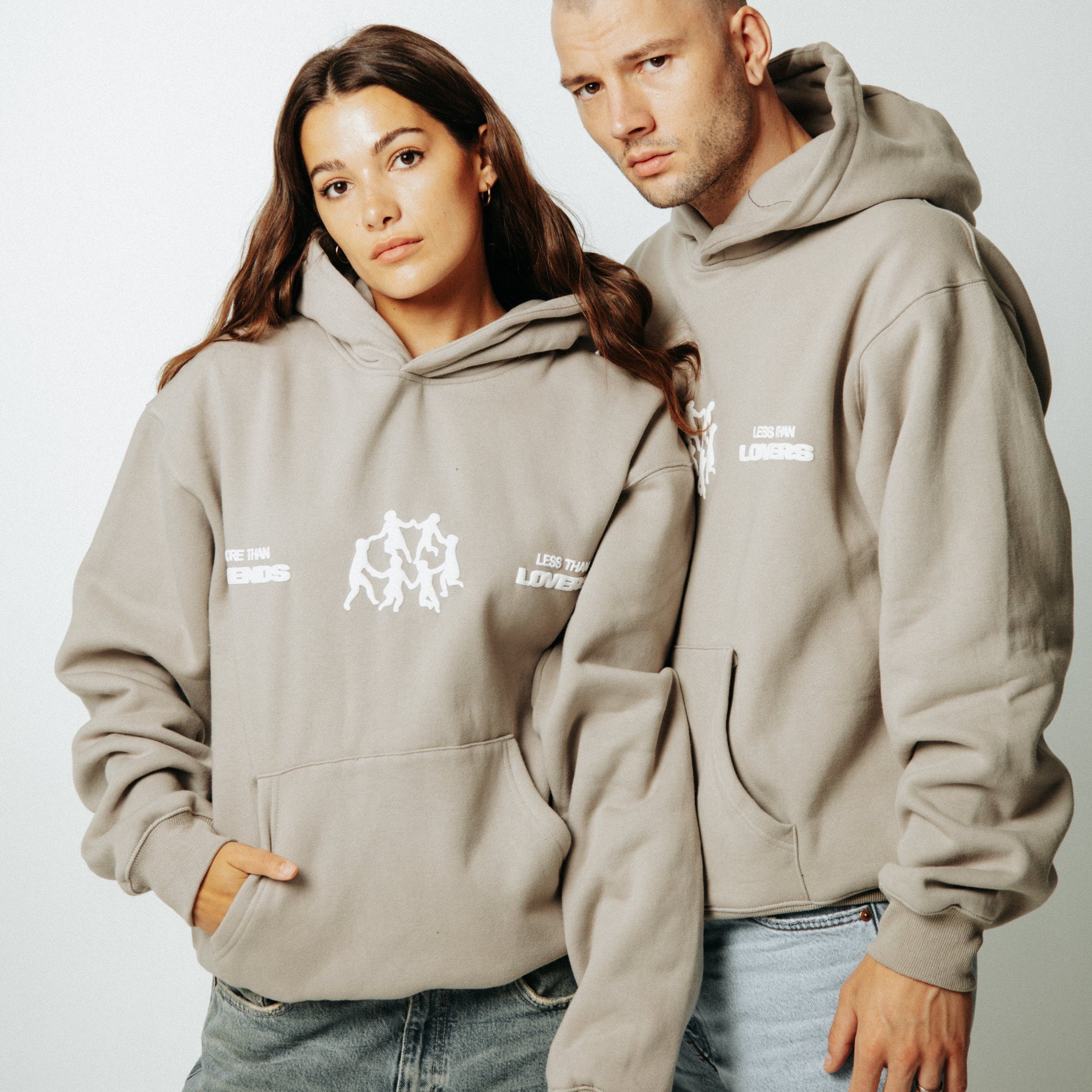 Streetwear oversized hoodie with buff print  السعوديةهودي اوفرسايز بيج ماركة ثلاثة وعشرين ٢٣ studio 23