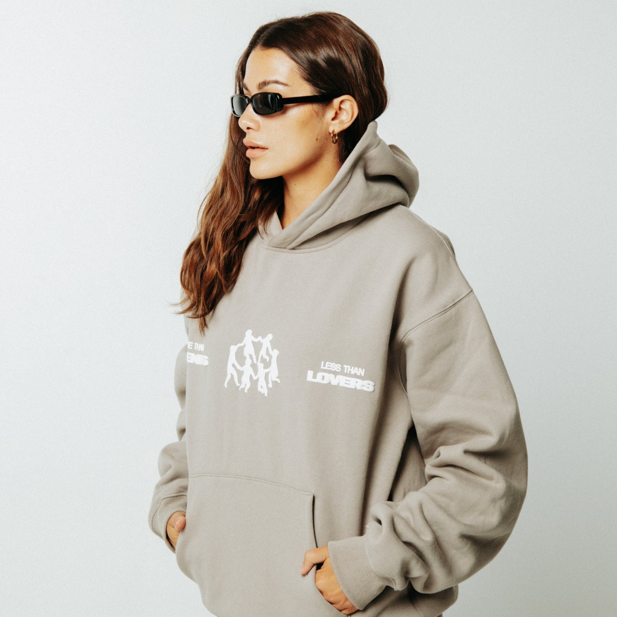 Streetwear oversized hoodie with buff print  السعوديةهودي اوفرسايز بيج ماركة ثلاثة وعشرين ٢٣ studio 23