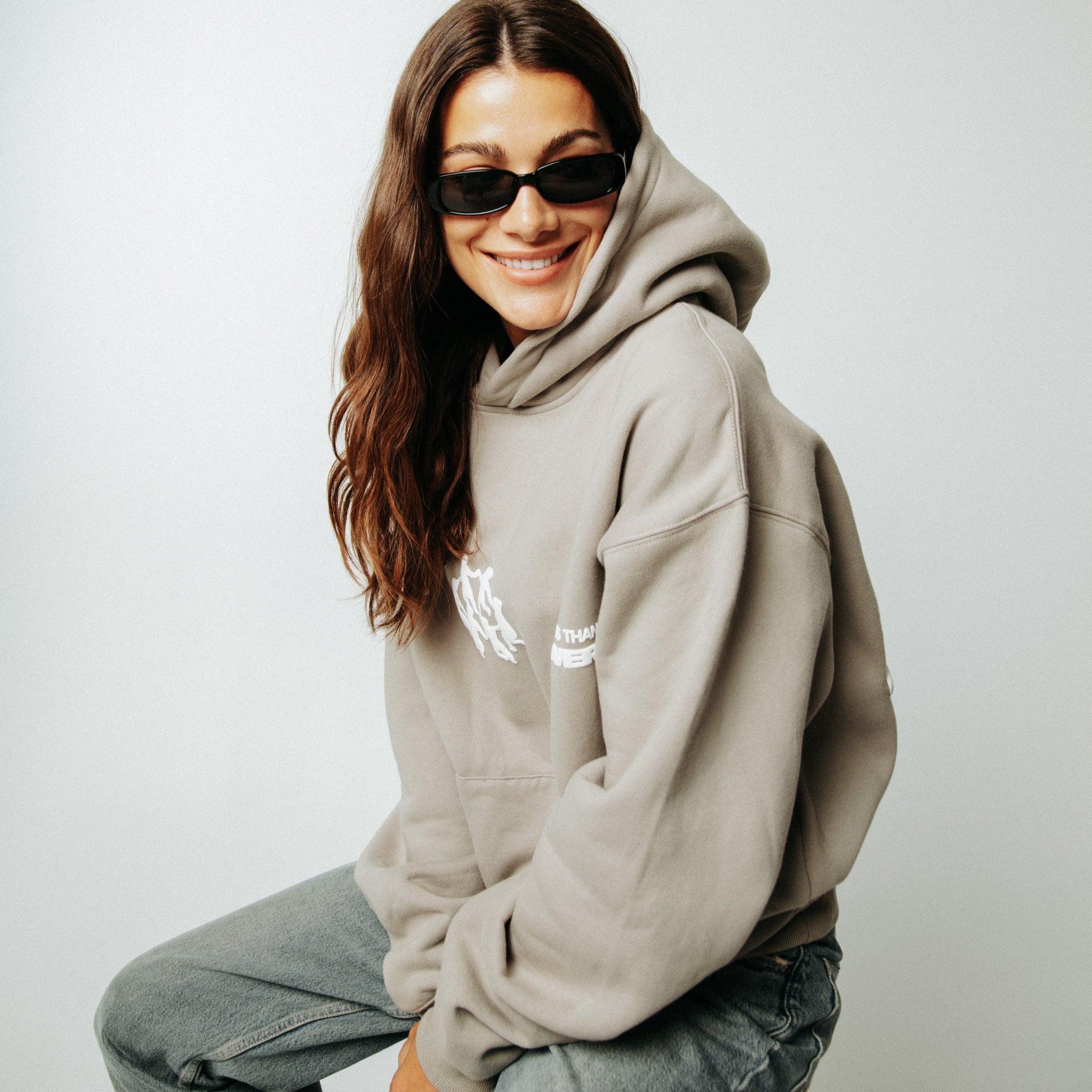 Streetwear oversized hoodie with buff print  السعوديةهودي اوفرسايز بيج ماركة ثلاثة وعشرين ٢٣ studio 23